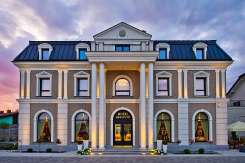 Property building, Facade/entrance