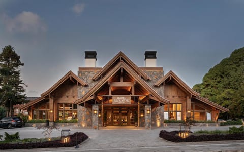 Facade/entrance
