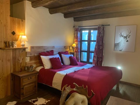 Shower, Toilet, Bed, TV and multimedia, Balcony/Terrace, Photo of the whole room, Bedroom, Pets