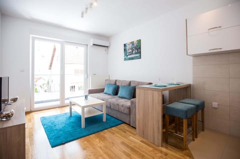 Kitchen or kitchenette, Living room