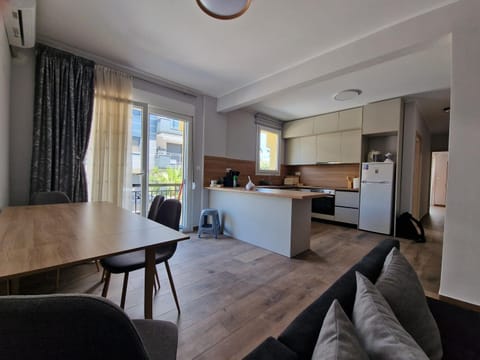 Seating area, Dining area, minibar, oven, pet friendly