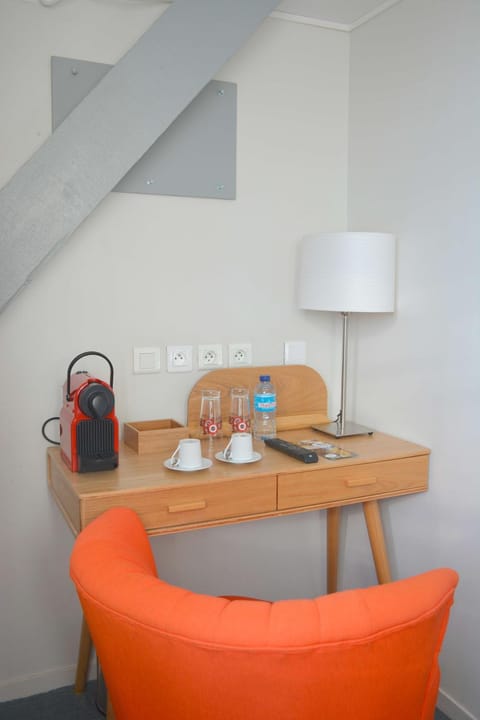 Coffee/tea facilities, Photo of the whole room, Decorative detail