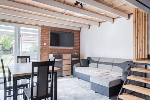 TV and multimedia, Living room, Seating area, Dining area, Evening entertainment