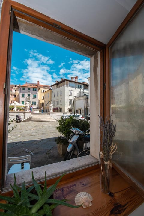 City view, Landmark view, Street view