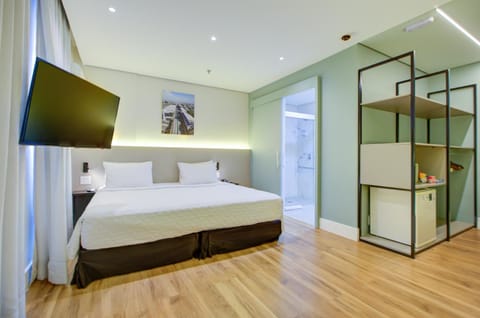 Bed, TV and multimedia, Photo of the whole room, Bedroom, minibar, safe