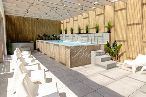 Hot Tub, Swimming pool