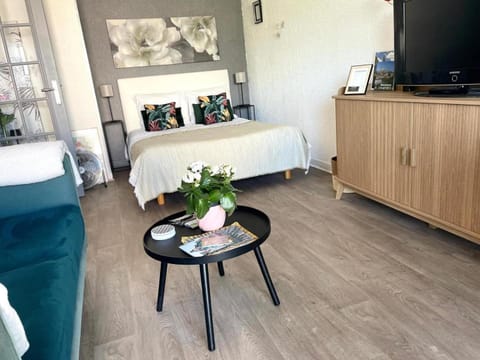 Le Clos Pichot - Studio avec balcon, parking privé - 5mn Gare Apartment in Chartres