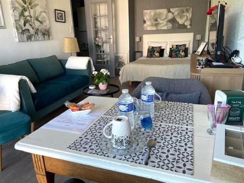 Le Clos Pichot - Studio avec balcon, parking privé - 5mn Gare Apartment in Chartres