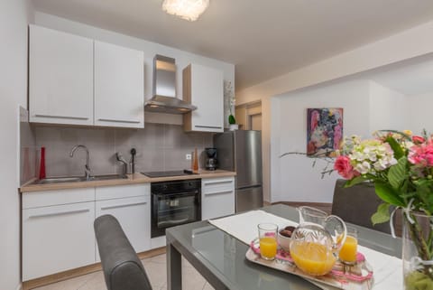 Kitchen or kitchenette, oven, stove