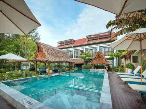 Area and facilities, Swimming pool