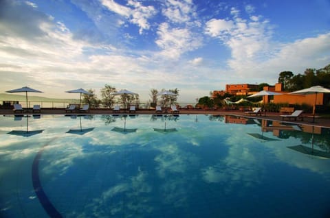 Restaurant/places to eat, Day, Natural landscape, Pool view, Swimming pool, sunbed