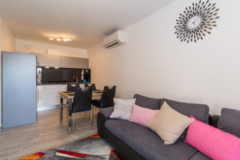 Kitchen or kitchenette, Living room, Dining area