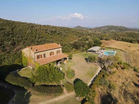 Property building, Natural landscape, Bird's eye view, Mountain view, Pool view