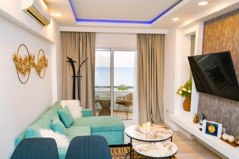Communal lounge/ TV room, TV and multimedia, Living room, Beach, Sea view