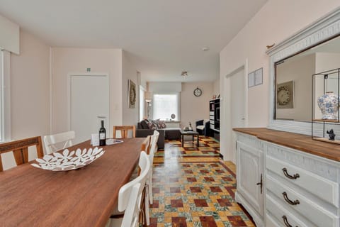 Vlaeberg Cottage House in Flanders