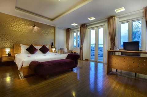 Communal lounge/ TV room, Spring, Bed, Day, Night, Winter, Summer, TV and multimedia, View (from property/room), View (from property/room), Balcony/Terrace, Balcony/Terrace, Living room, Photo of the whole room, Decorative detail, Decorative detail, Seating area, Evening entertainment, Bedroom, Autumn, City view, City view, Landmark view, Landmark view, Street view, Street view, Quiet street view, hair dresser