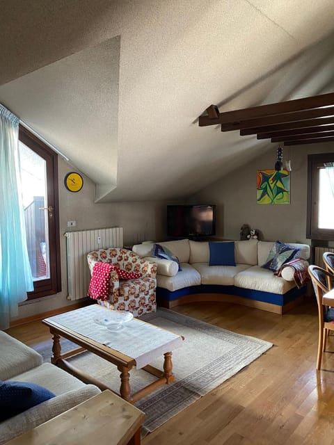 Communal lounge/ TV room, Seating area