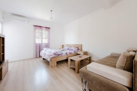 TV and multimedia, Living room, Photo of the whole room, Seating area