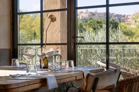 Restaurant/places to eat, Dining area