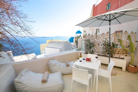 Opsis Cave House Apartment in Oia