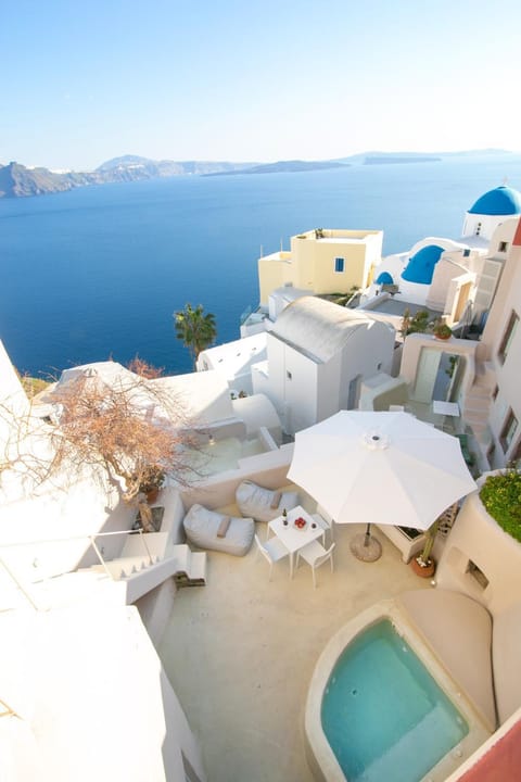 Opsis Cave House Apartment in Oia