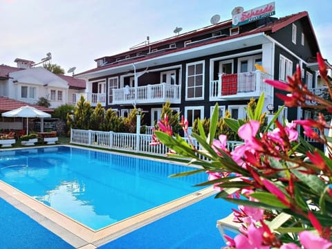 Property building, Day, Garden, Garden view, Pool view, Swimming pool, sunbed