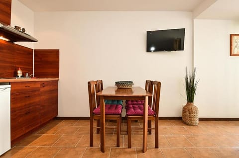 TV and multimedia, Kitchen or kitchenette, Dining area