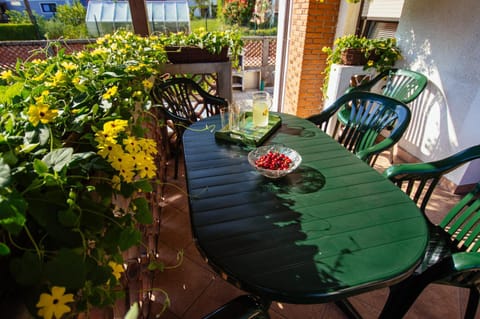 Patio, Balcony/Terrace, Food and drinks