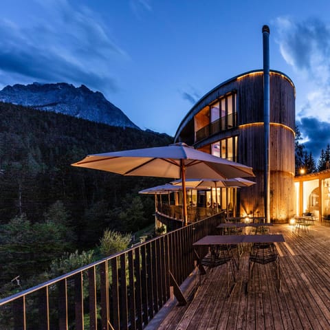 Property building, Restaurant/places to eat