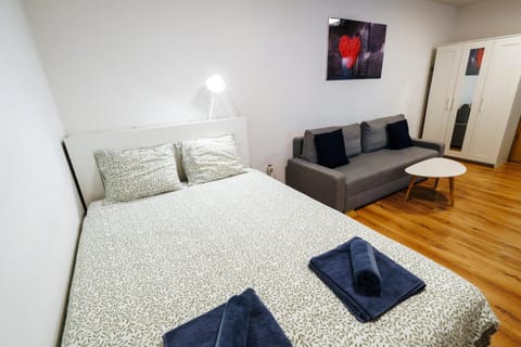 Bed, Seating area, Bedroom