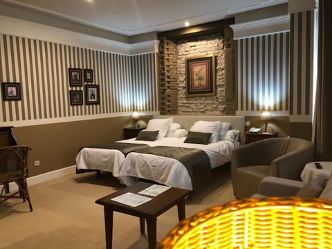 Photo of the whole room, Decorative detail, Bedroom