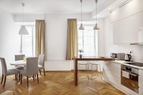 Kitchen or kitchenette, Living room