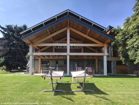 Property building, Patio, Facade/entrance, Garden