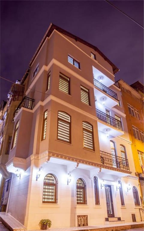 Property building, Facade/entrance, Night