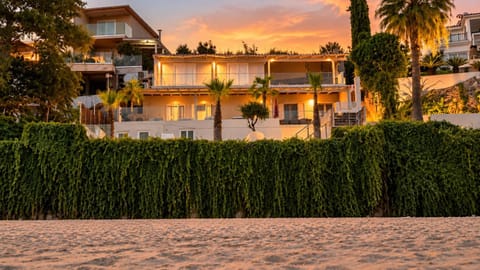 Property building, Natural landscape, Balcony/Terrace, Balcony/Terrace, Beach, Sea view, Sea view, Location, Sunset