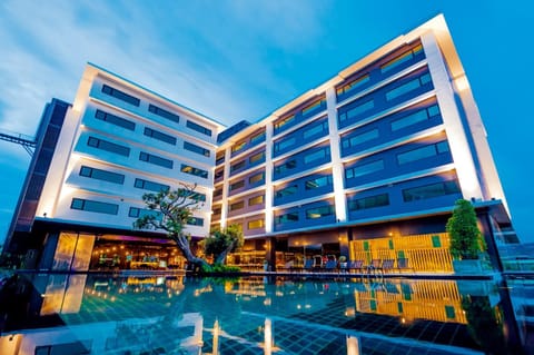 Swimming pool, Swimming pool
