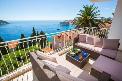 Day, Summer, Balcony/Terrace, On site, City view, Landmark view, Sea view