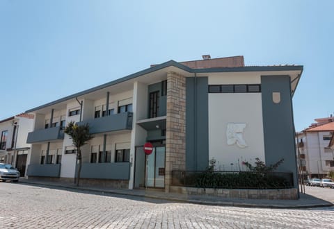 Shower, Toilet, Property building, Patio, Facade/entrance, Bathroom, TV and multimedia, Coffee/tea facilities, Balcony/Terrace, Kitchen or kitchenette, Living room, Dining area, Bedroom, Area and facilities, Area and facilities