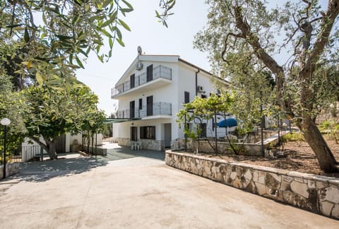 Property building, Facade/entrance, Garden view, Inner courtyard view