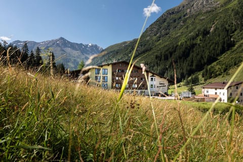 Property building, Natural landscape, Summer, Mountain view