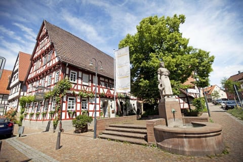 Restaurant/places to eat, Area and facilities