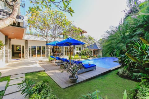 Property building, Day, Garden, Other, Other, Photo of the whole room, Decorative detail, Decorative detail, On site, Pool view, Pool view, Area and facilities, Swimming pool, Swimming pool