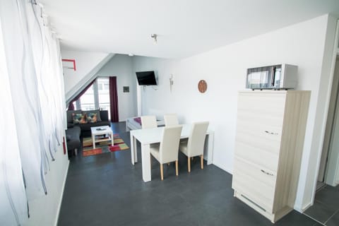 Living room, Photo of the whole room, Dining area