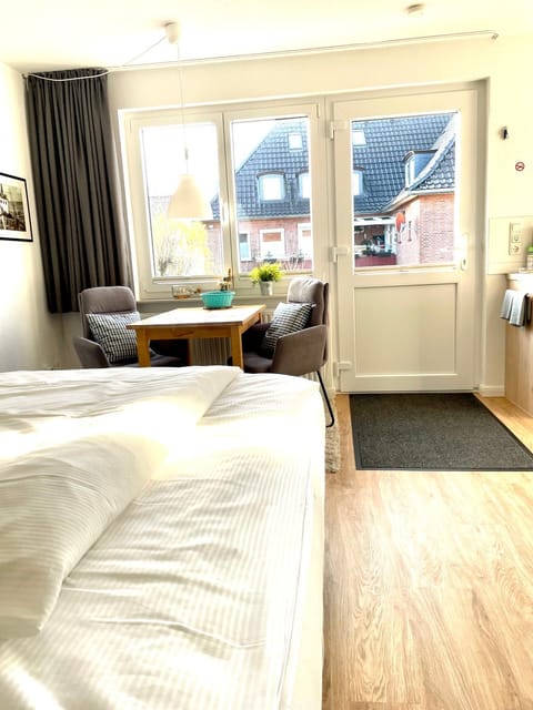 Photo of the whole room, City view