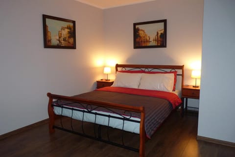 Seating area, Bedroom