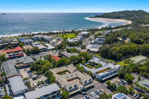 Property building, Nearby landmark, Neighbourhood, Natural landscape, Bird's eye view, Beach, Sea view, Street view