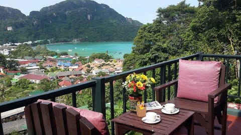 Patio, Balcony/Terrace, Seating area, City view, Garden view, Landmark view, Mountain view, Sea view, Street view, Inner courtyard view