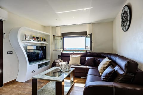 Communal lounge/ TV room, Landmark view