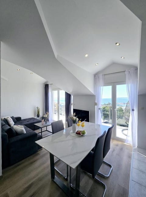 View (from property/room), Living room, Dining area