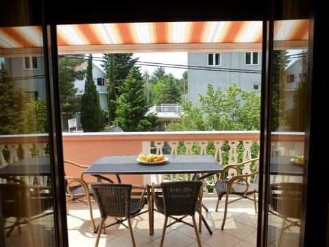 Balcony/Terrace, Street view